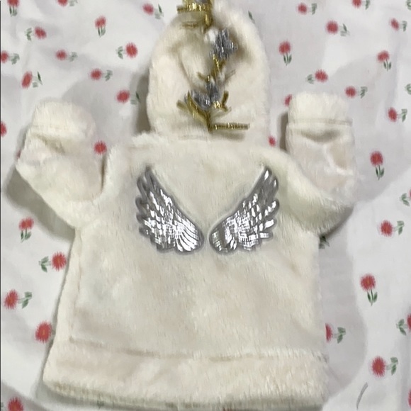 Creamy faux fur unicorn hoodie/coat w/silver wings - Picture 2 of 16